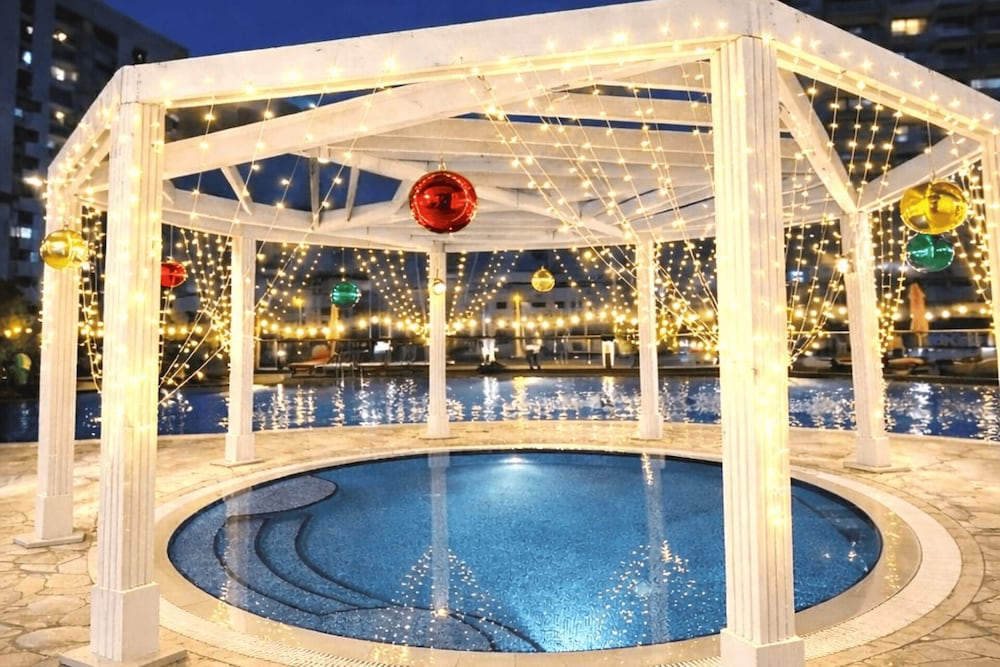 swimming pool spa