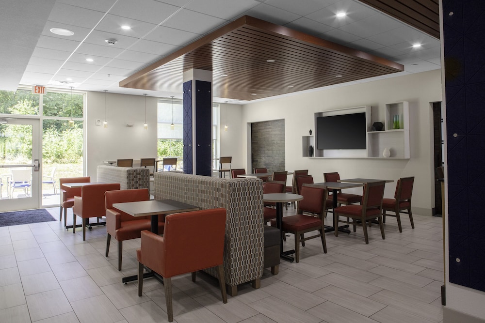 Holiday Inn Express Wells-Ogunquit-Kennebunk 35/39