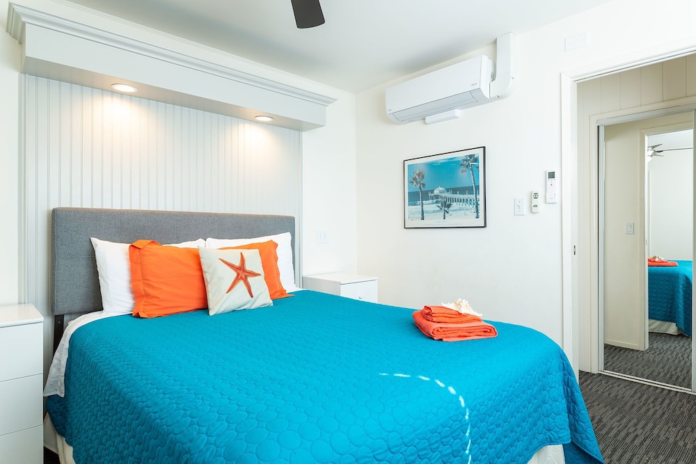 Apartment, Queen Bed, Pool Side, Sofa