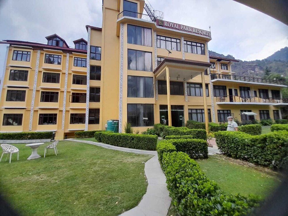 ROYAL PARK RESORT. 37/47