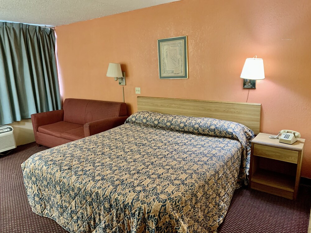 Red Carpet Inn & Suites Lima 7/64
