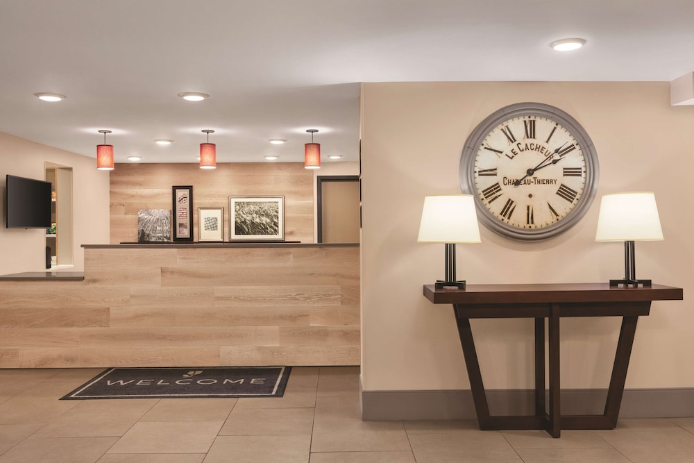 Country Inn & Suites by Radisson, Pigeon Forge South, TN 9/40