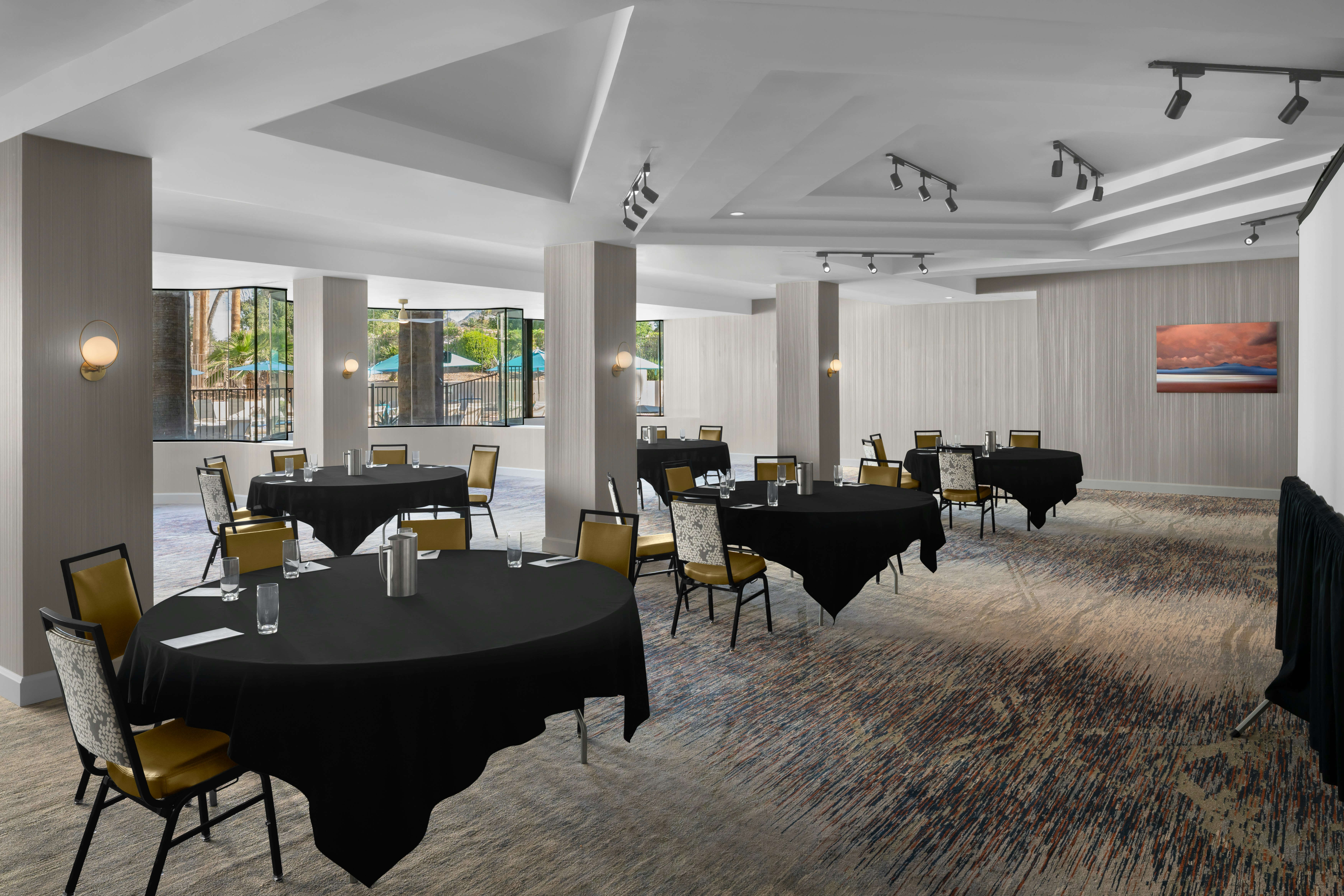 Embassy Suites by Hilton Phoenix Biltmore 36/45