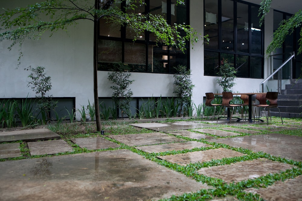 Indies Hotel Bandung 52/55