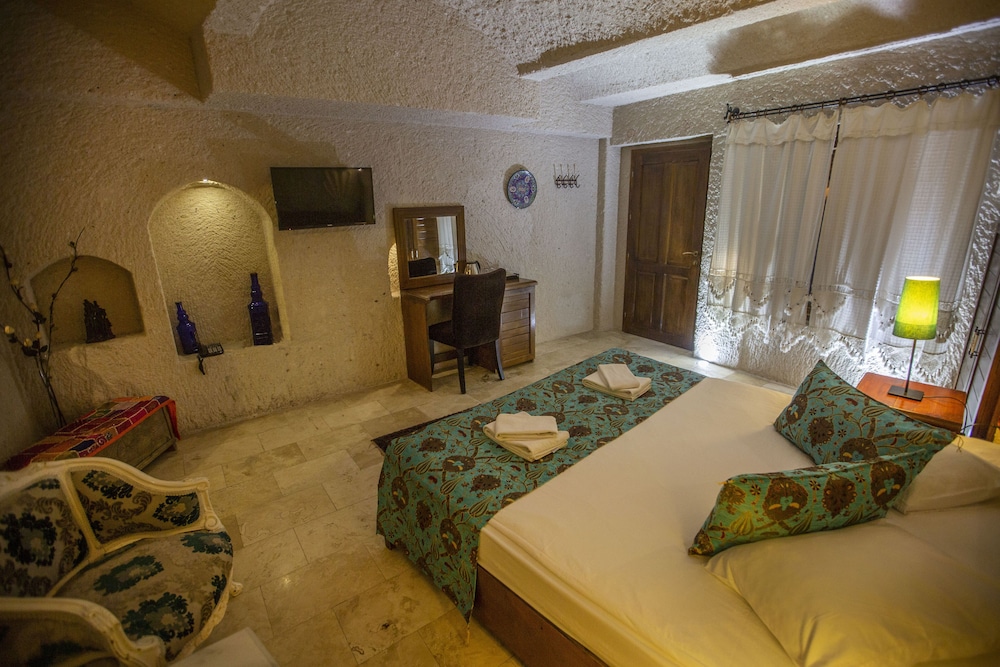 Hermes Cave Hotel 32/46