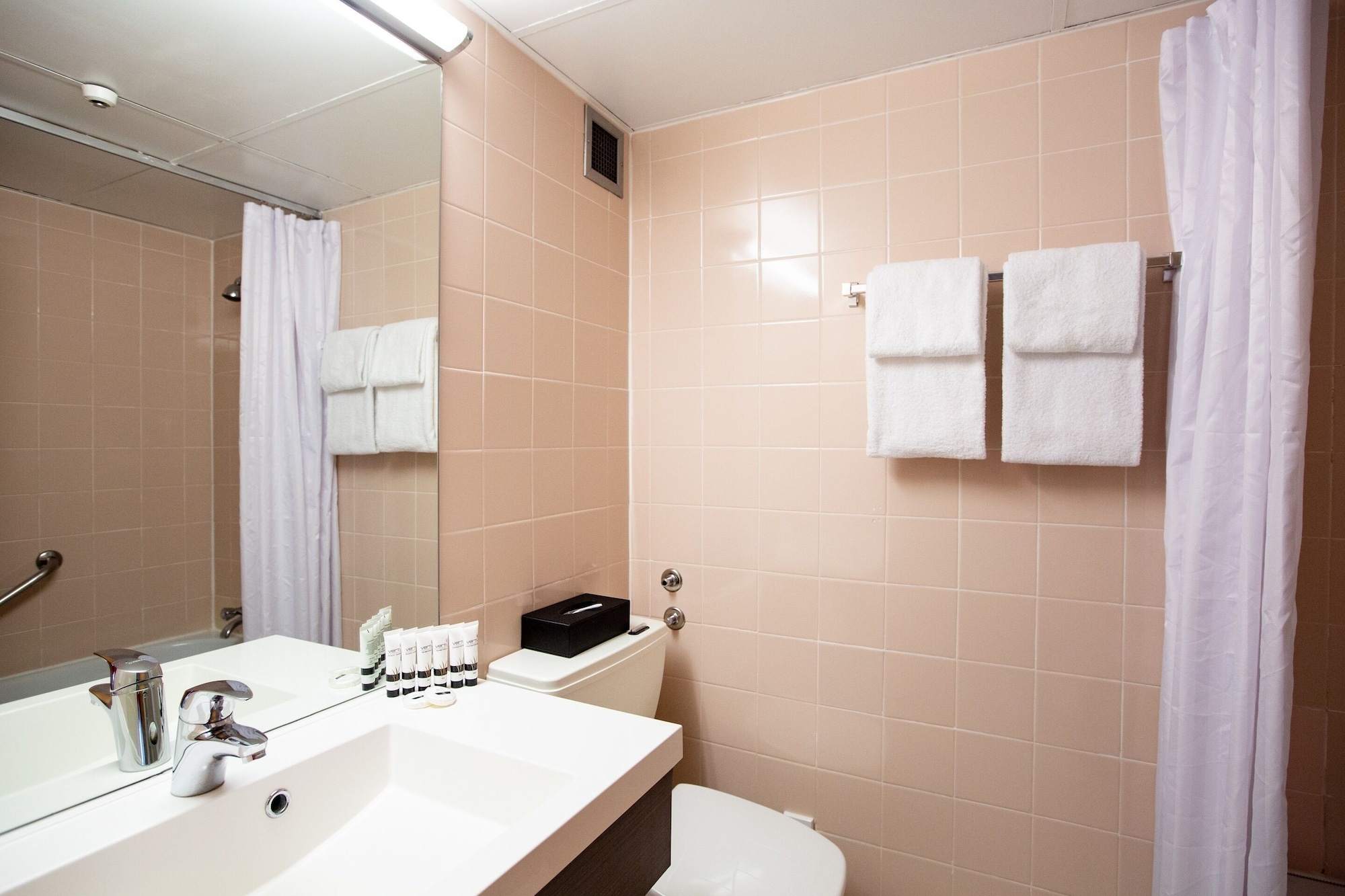 Junior King Suite with Lounge، Rose Park Hotel Auckland 8/10