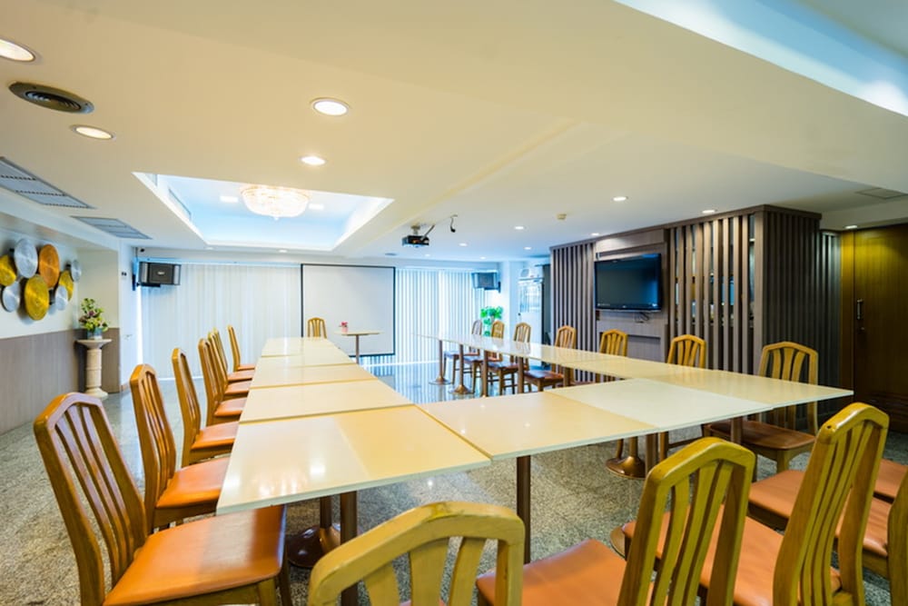 Samran Place Hotel 36/45