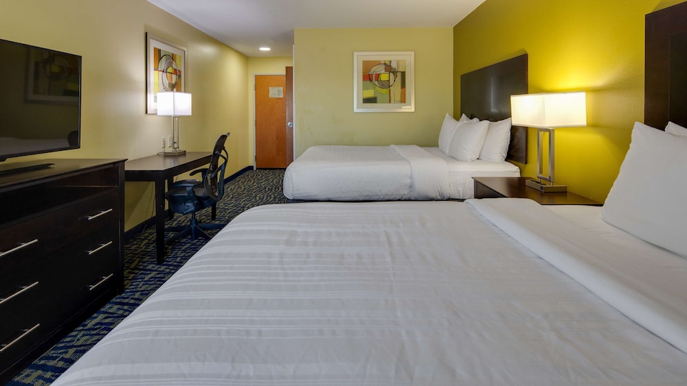 Best Western Plus Brunswick Inn & Suites 6/45