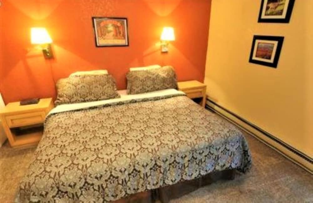 Pinecliff Village Resort 14/69