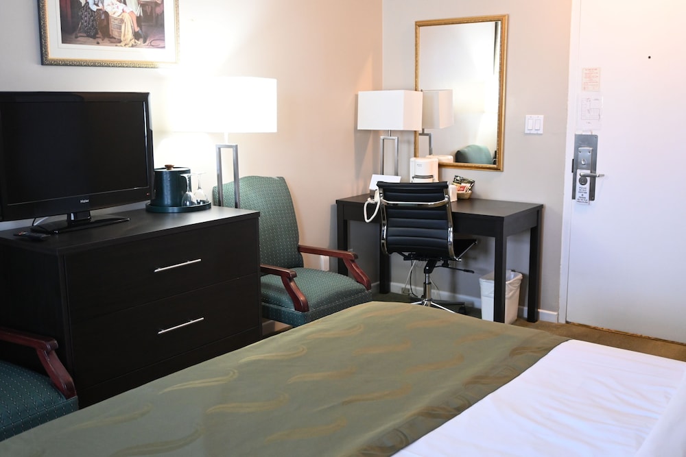 Gananoque Inn Spa 27/66