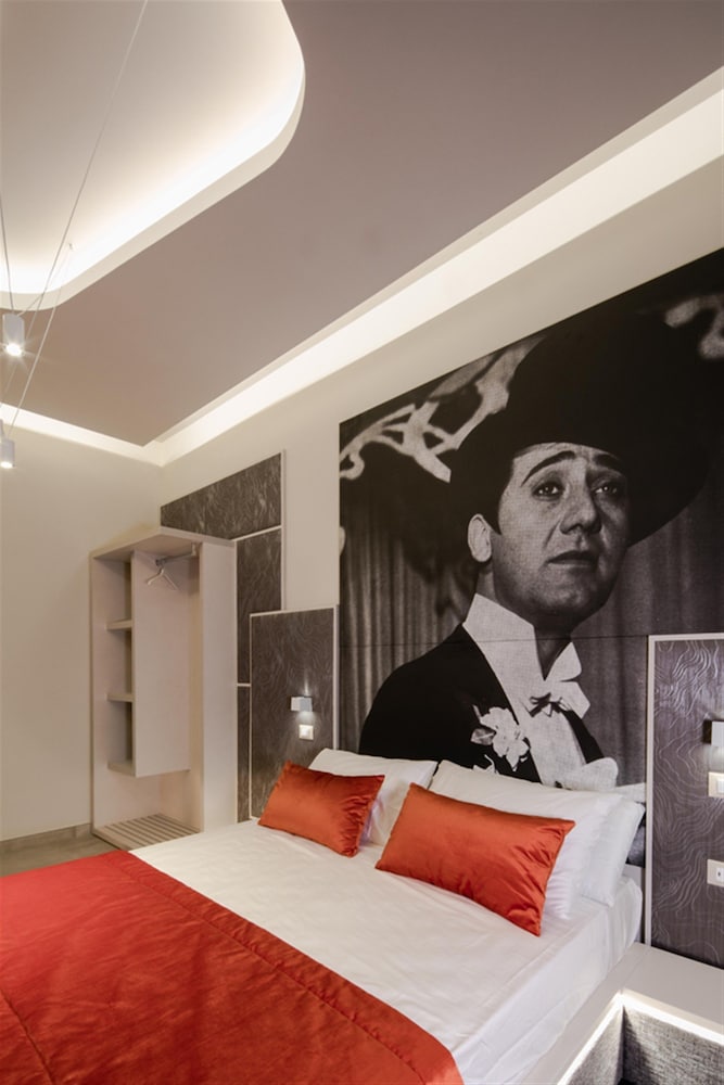 Via Veneto Luxury Suites 4/50