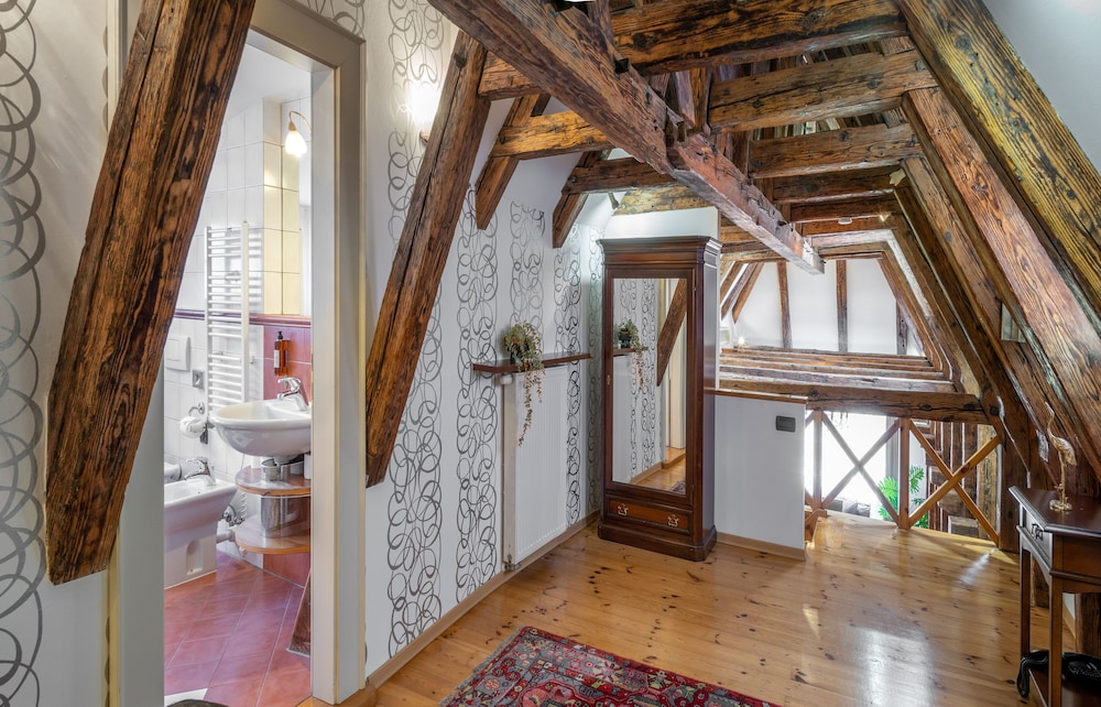 Chateau 9 Apartments by Adrez Living 6/50