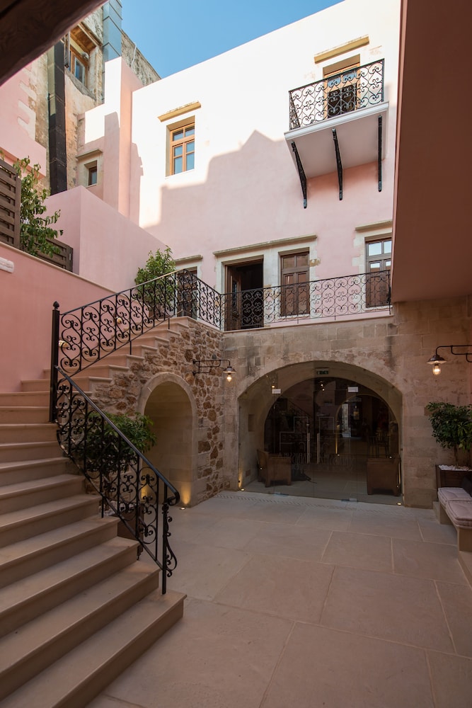 Serenissima Boutique Hotel 64/71