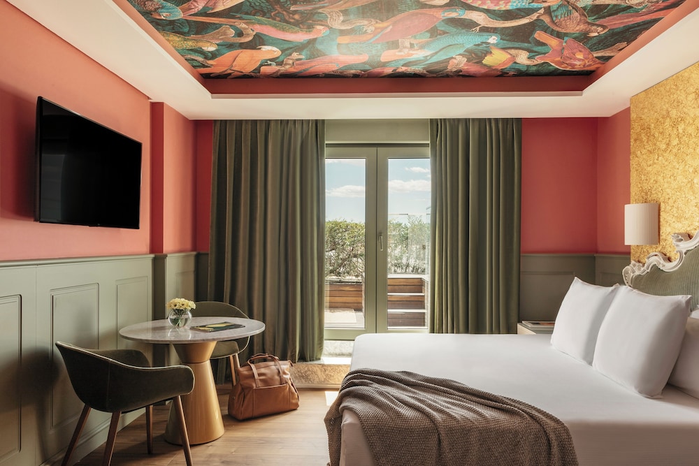 Red Level, Premier, King Bed, Terrace