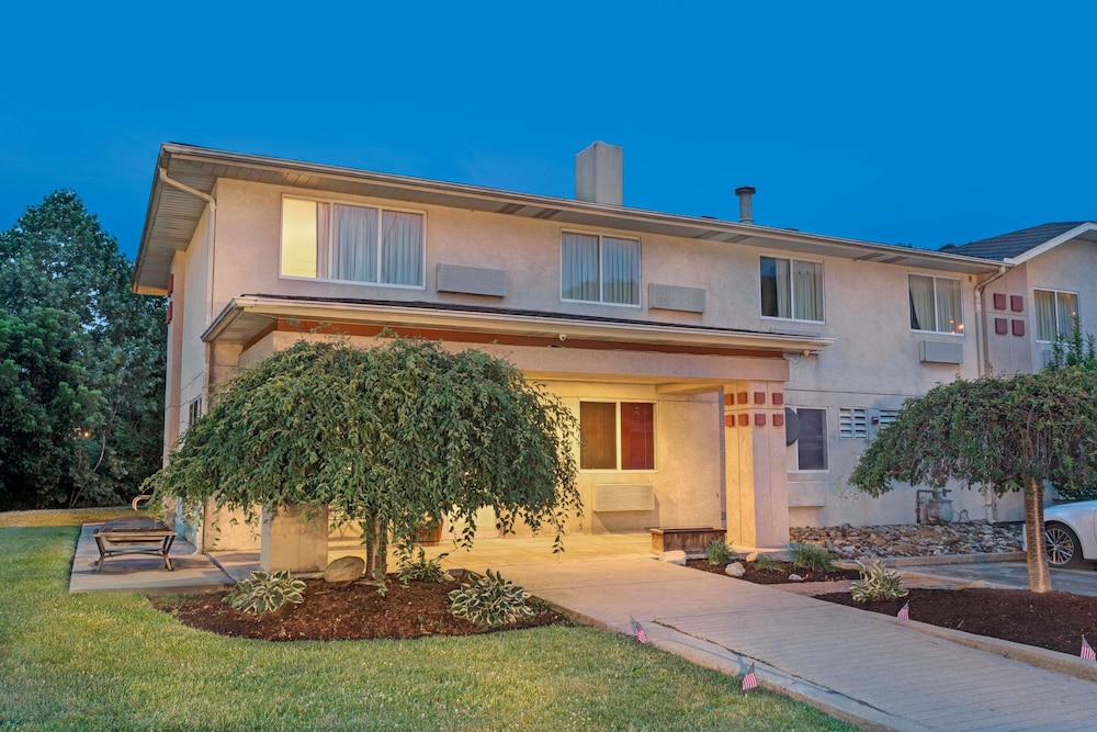 Super 8 by Wyndham Canonsburg/Pittsburgh Area 2/40