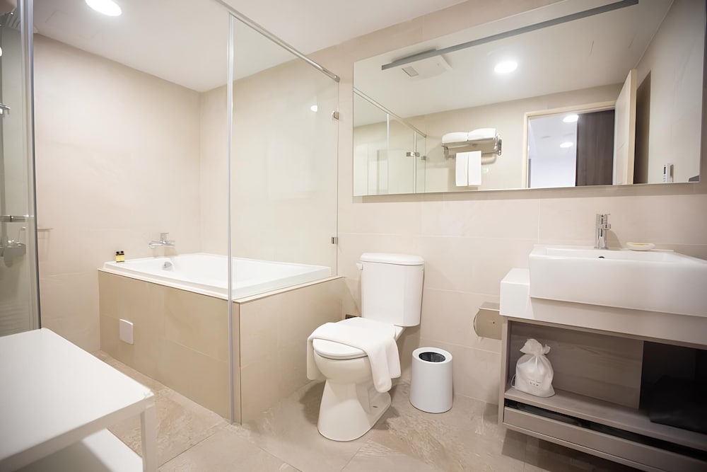 غرفة عائلية رباعية بسريرين كوين، Solis Hotel 4/8