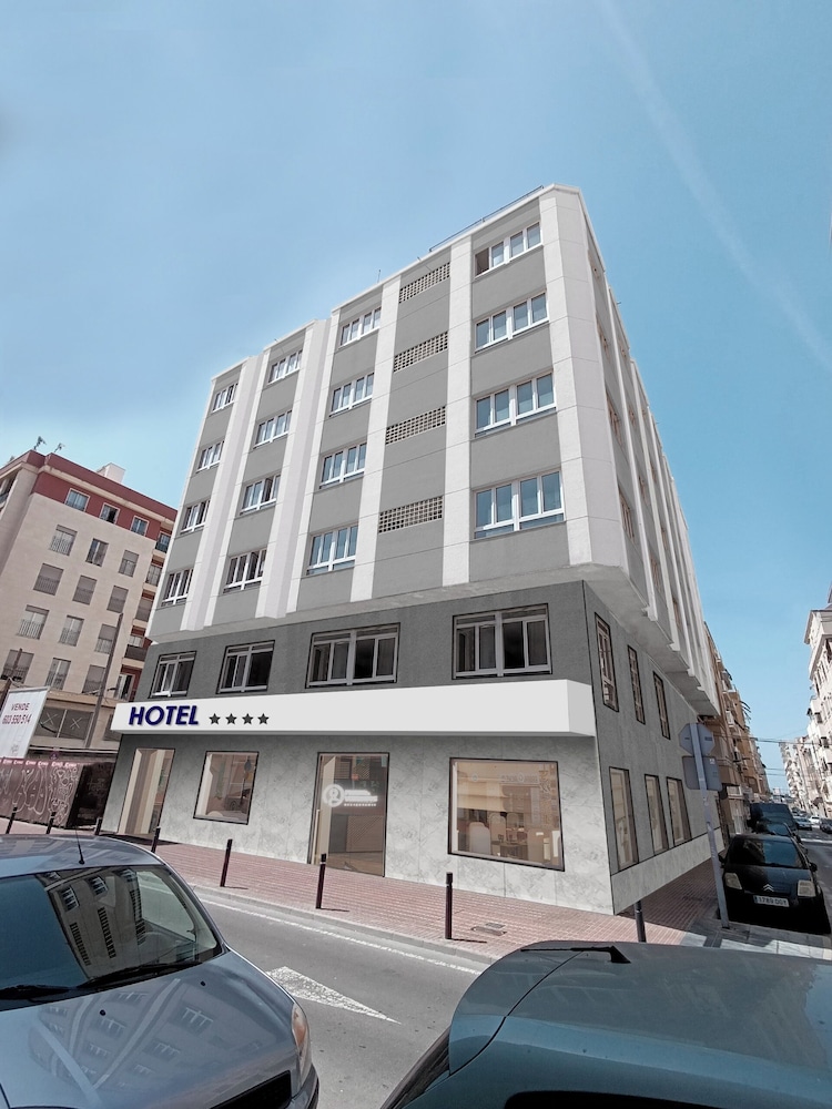 Hotel Santa Pola by Pierre & Vacances 1/50
