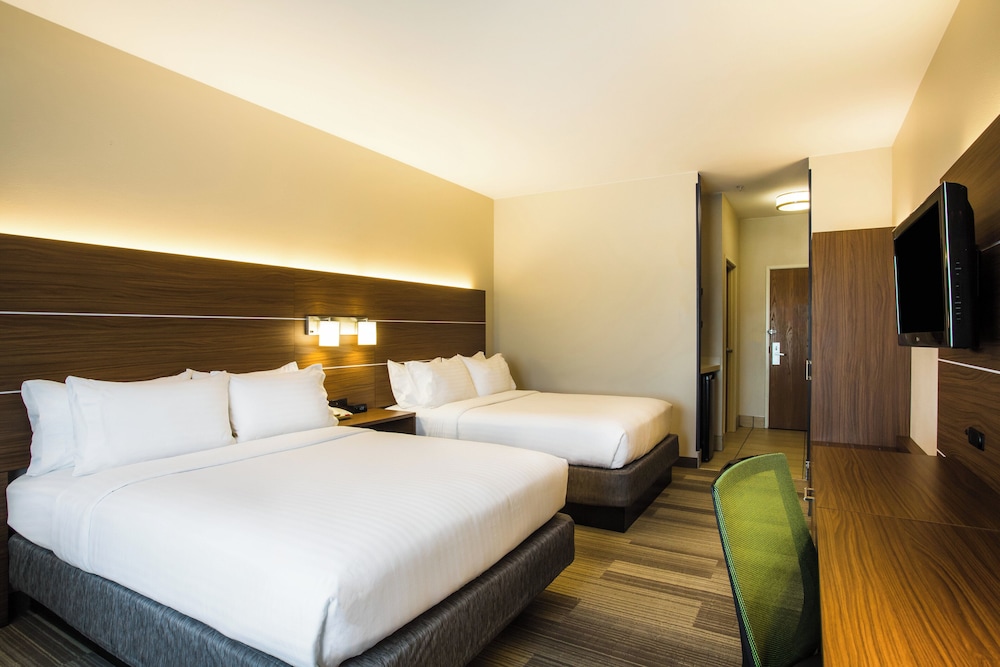 Holiday Inn Express Suites Cedar City 24/49