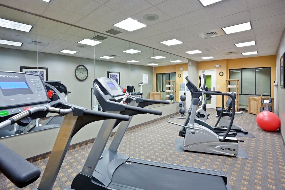 Holiday Inn Express Hotel and Suites Hays 28/53
