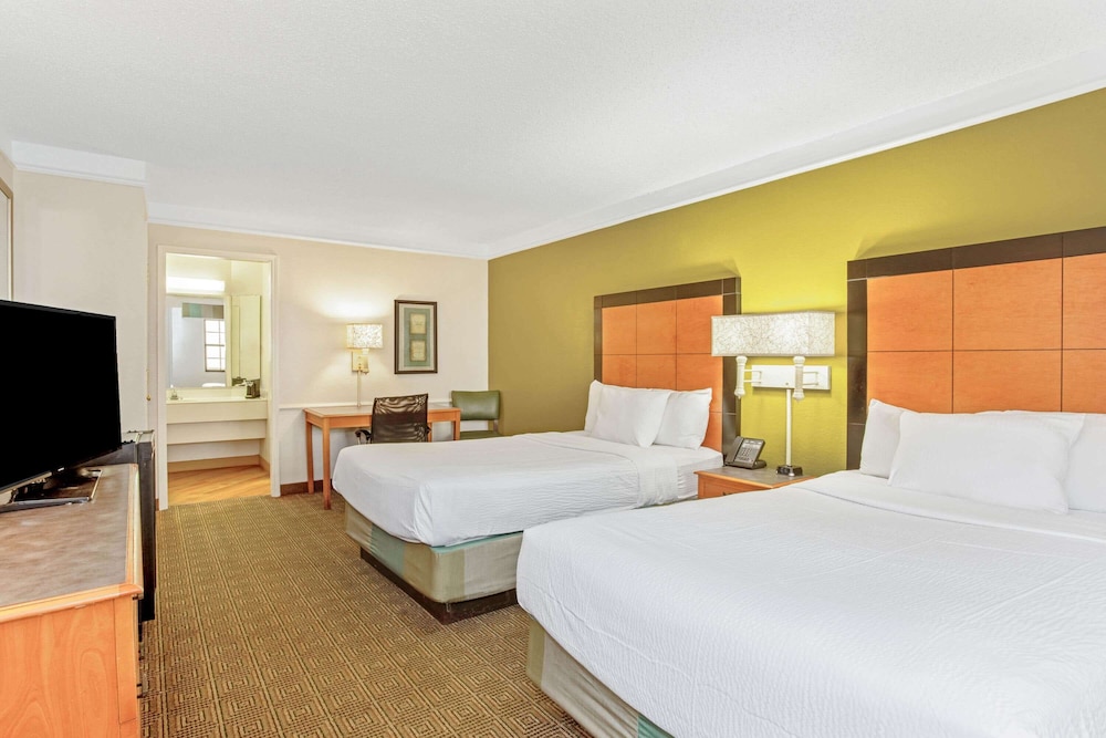 La Quinta Inn by Wyndham Orlando Airport West 14/40