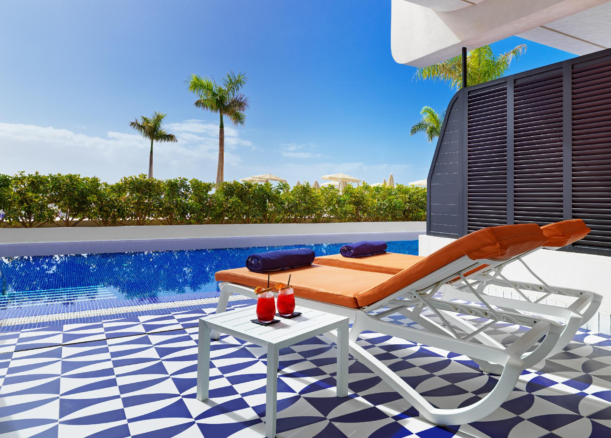 Swim Up, Adult Only