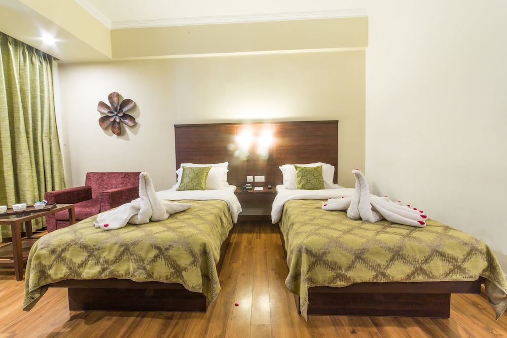 Diamond Hotel 33/57