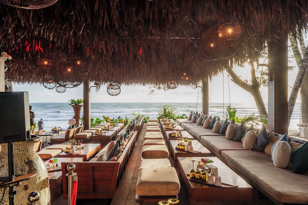 Cafe del Mar Hotel 30/50