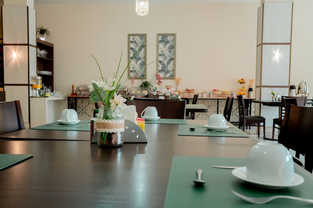 Megal Suites Hotel 35/45
