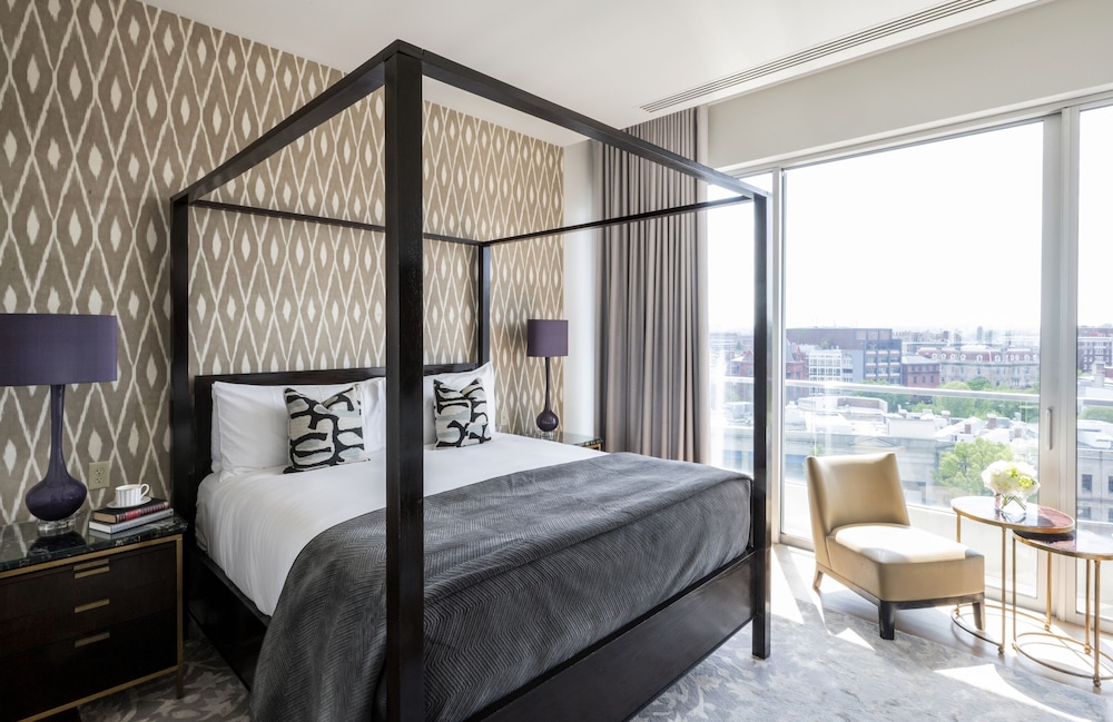 جناح سيغنتشر بسرير كينج بشرفة، Dupont Circle Hotel 2/5