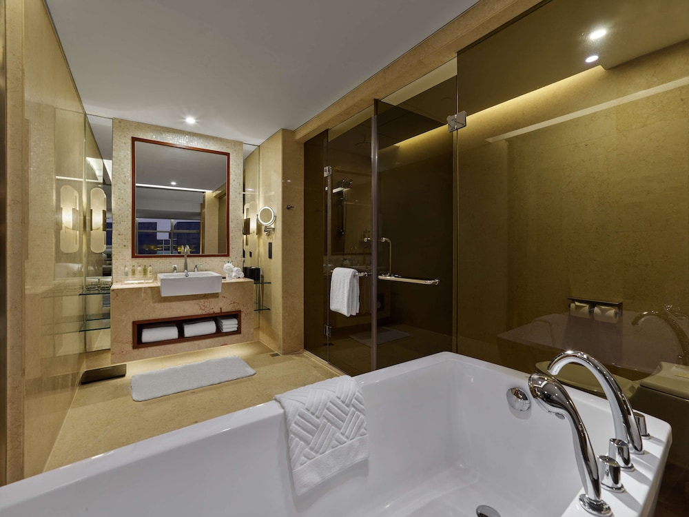 Hilton Shanghai Hongqiao Hotel 60/70