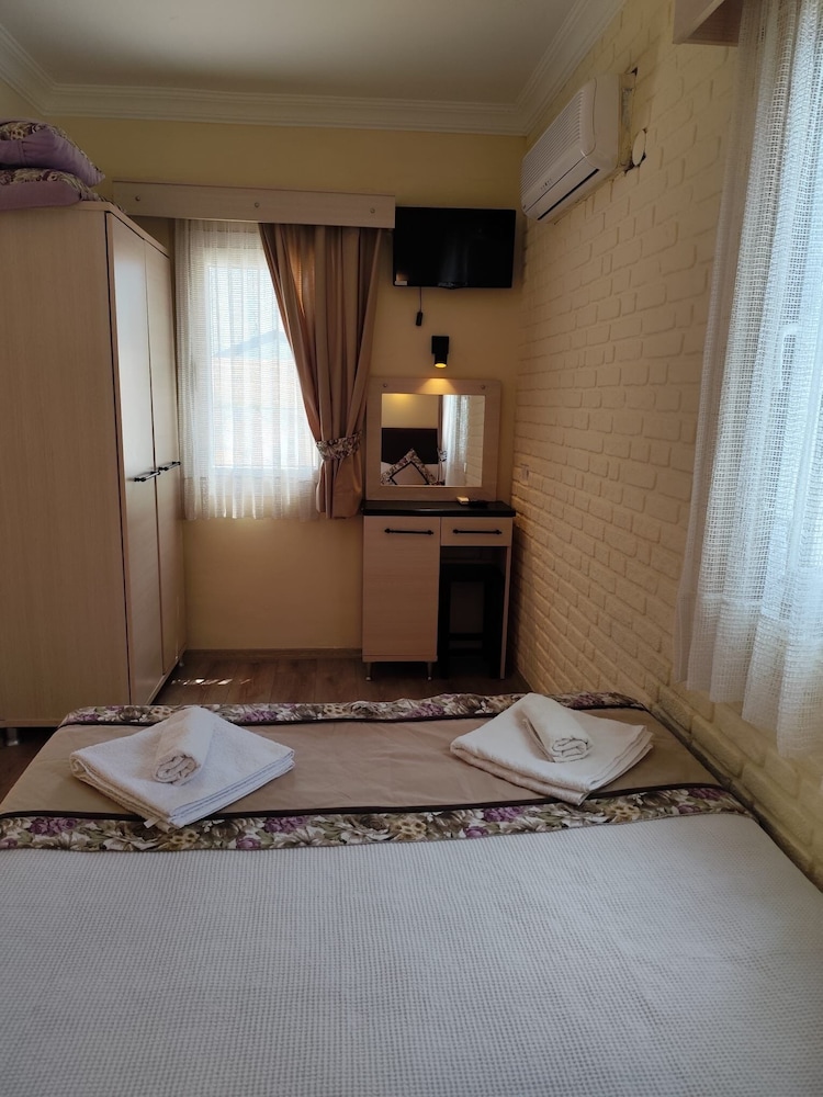 Canna Garden Hotel 9/47