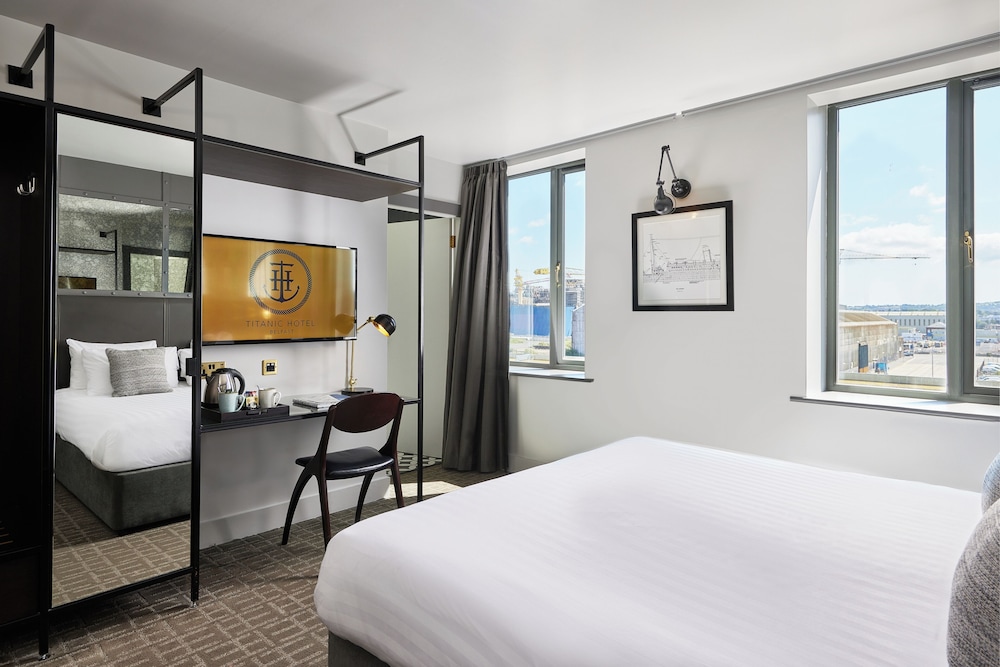 SUPERIOR, KING BED