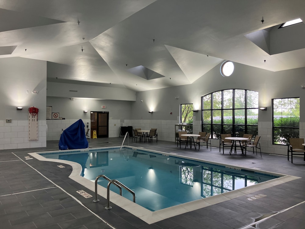 Staybridge Suites Toledo - Maumee 36/72