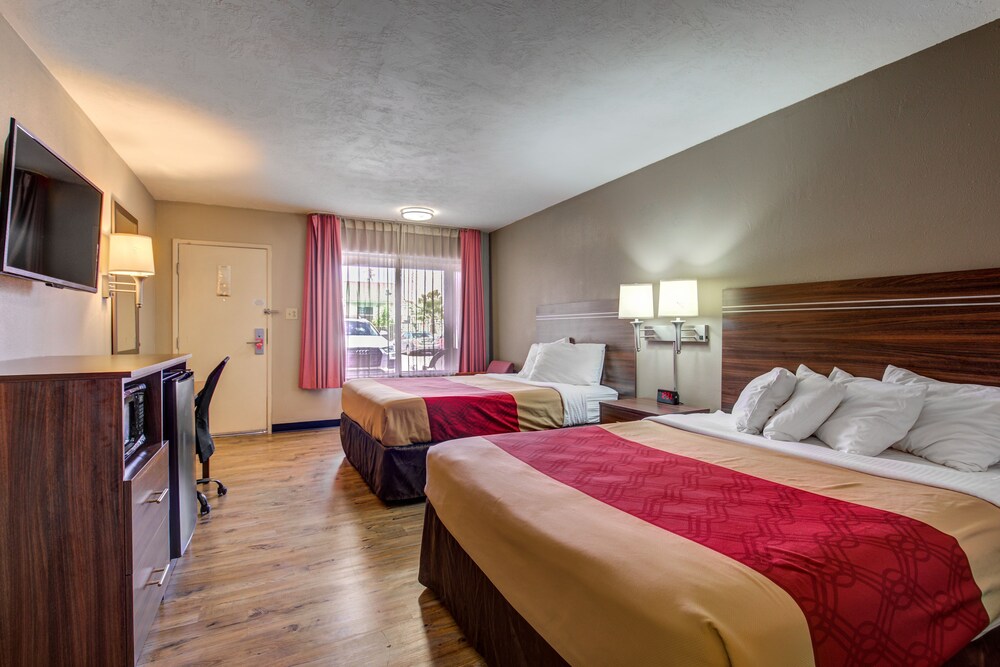 Econo Lodge St George North - Near Pioneer Park 3/33