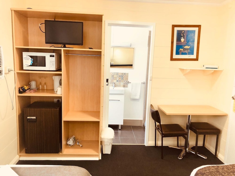 Red Cedar Motel 20/41