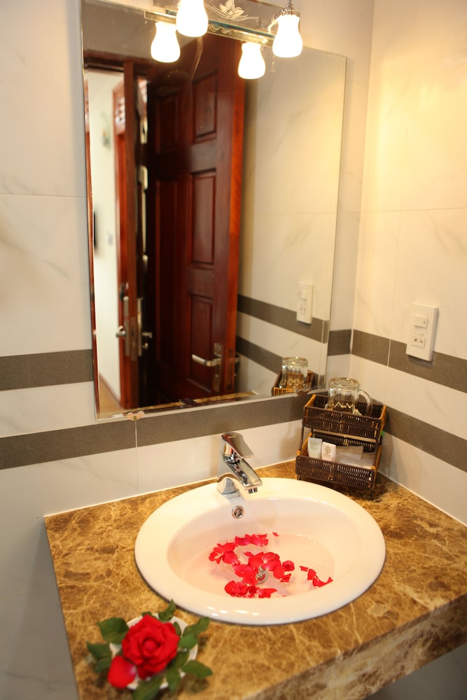 Hong Tung Hotel 35/36