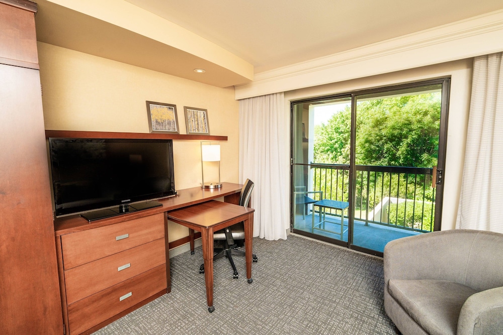 Courtyard by Marriott Kingston 28/50