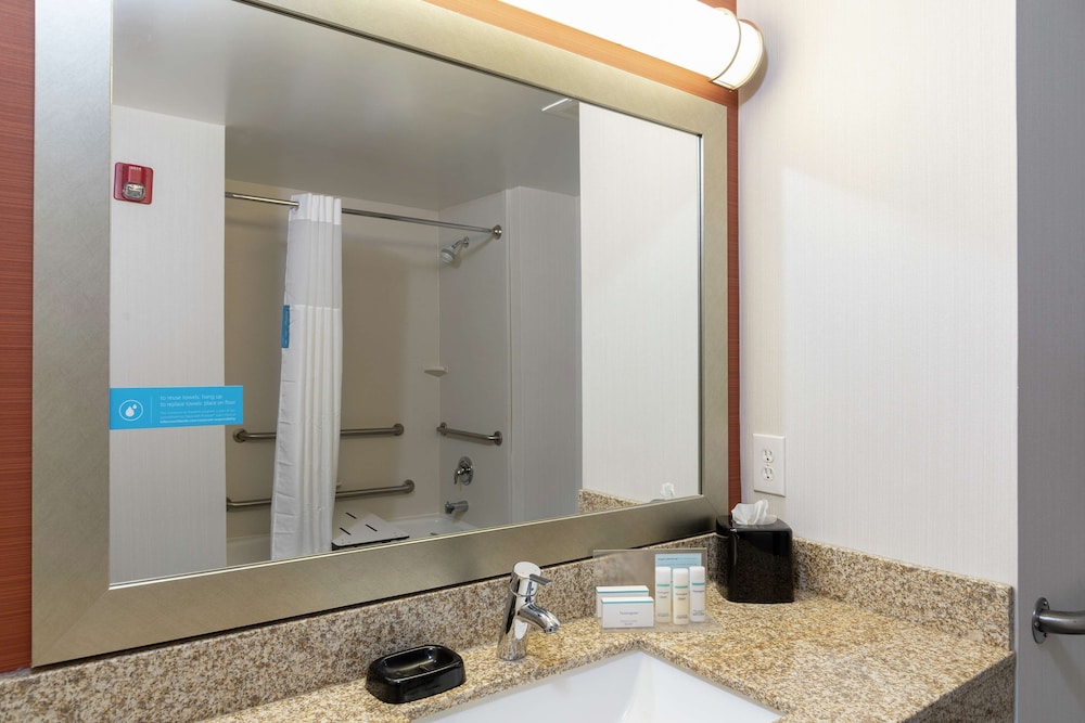 Hampton Inn Akronsouth 24/45