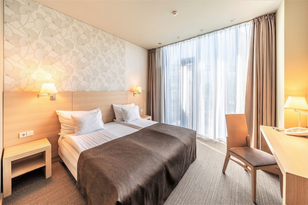 COMFORT, DOUBLE OR TWIN BED