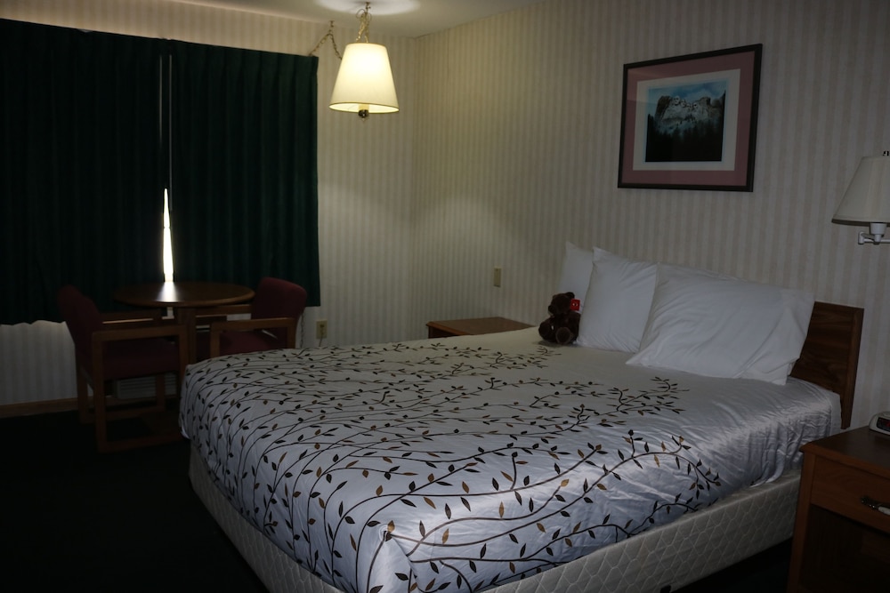Roosevelt Inn Mount Rushmore 14/71