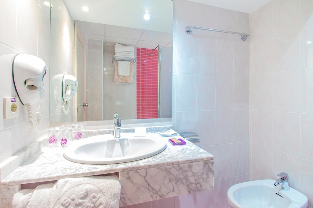 Family, 4 Beds, Sea View, Terrace 8/10