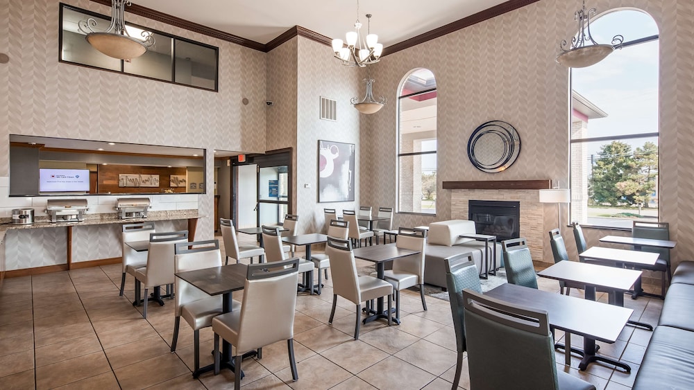 Best Western Plus North Canton Inn & Suites 52/62