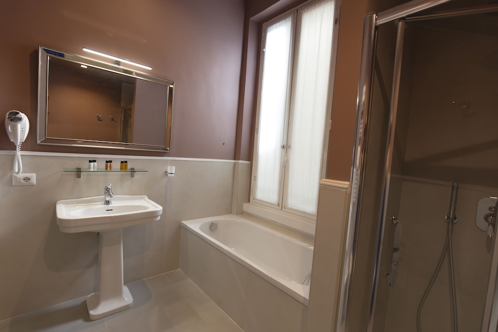 Hotel Donna Francesca 38/43
