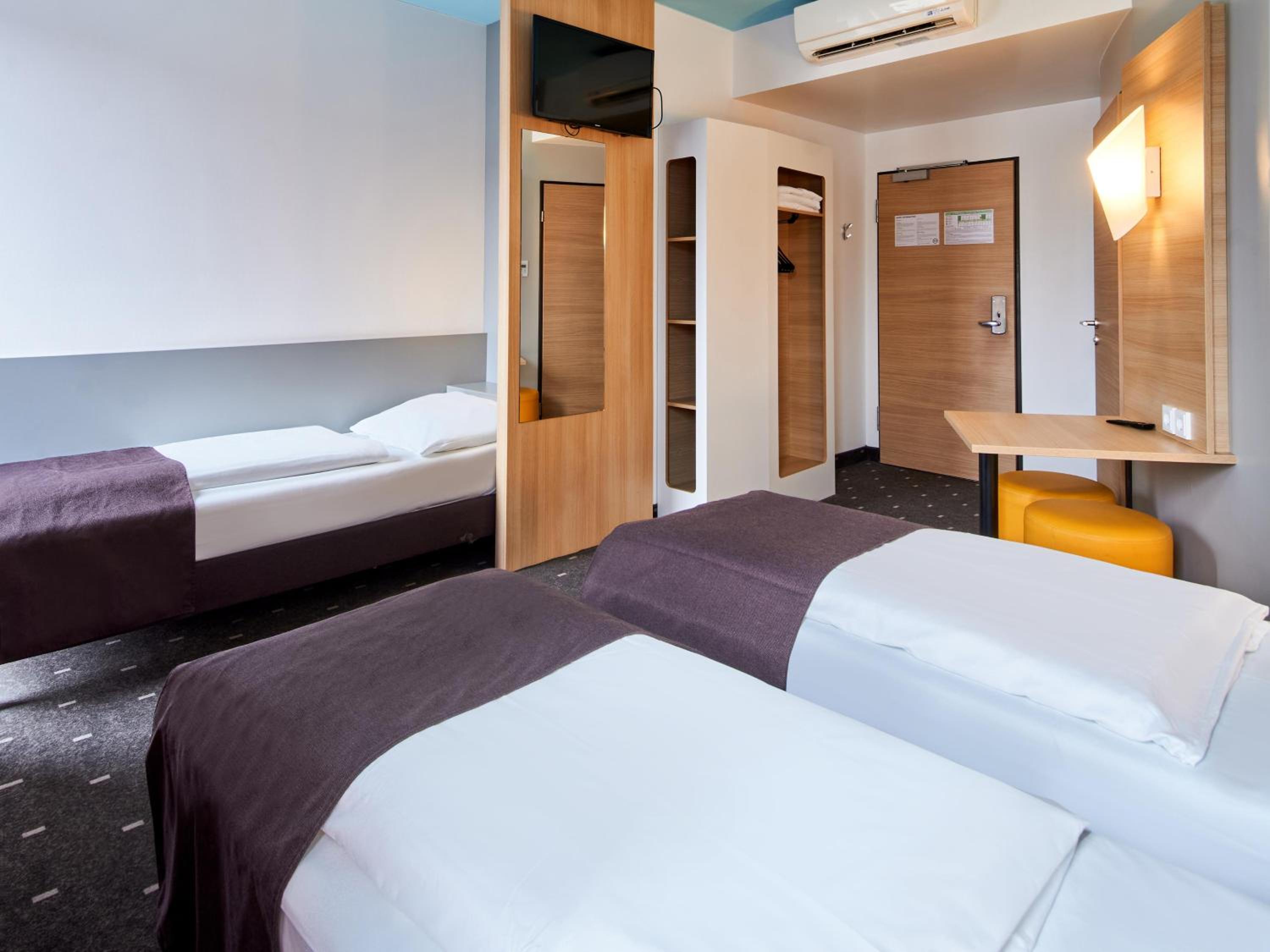 Room, Triple