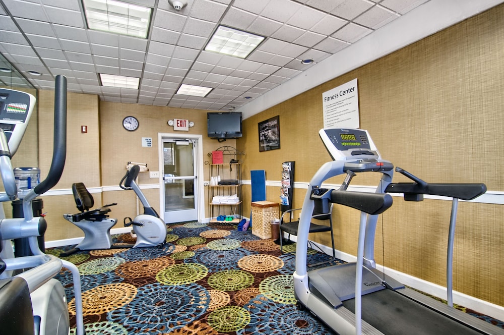 Holiday Inn Express Detroit-Birmingham 37/39