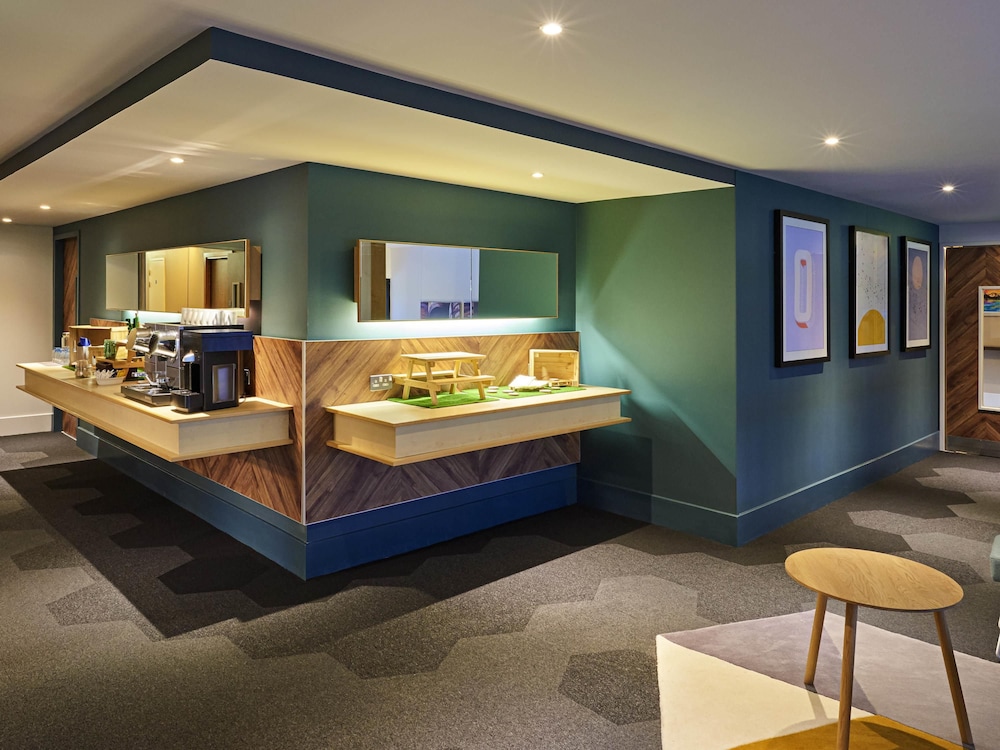 NOVOTEL EDINBURGH PARK 11/71