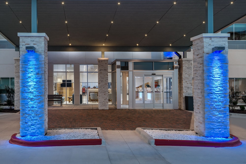 Holiday Inn Express & Suites Bryan 12/69