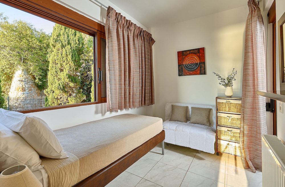 Okeanides Villas 7/50