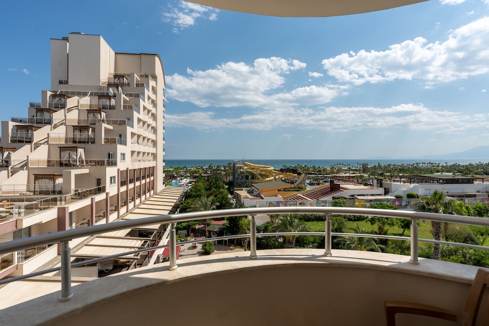 Saturn Palace Resort 31/50