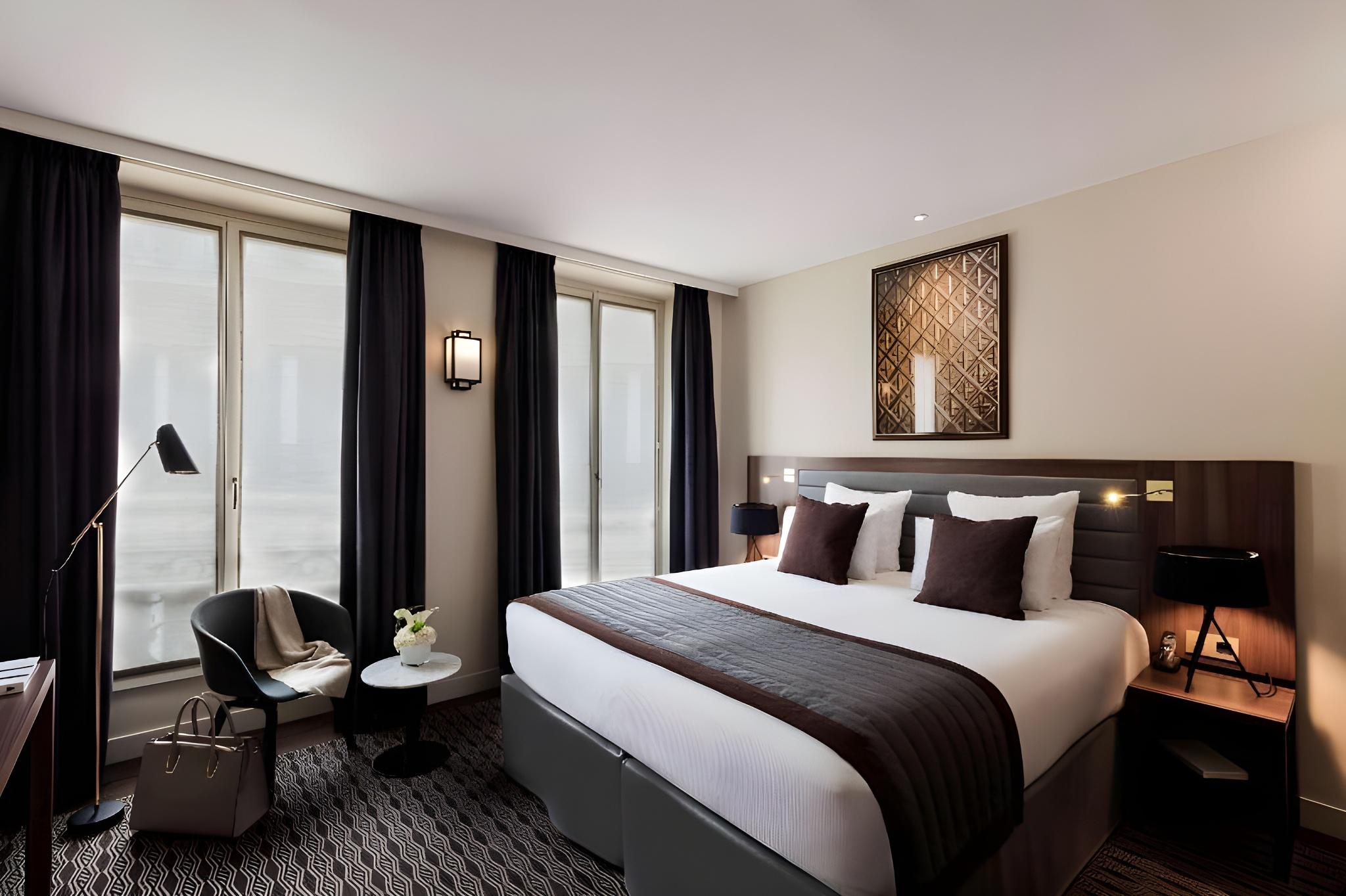 Room at HOTEL MAYFLOWER, PARIS